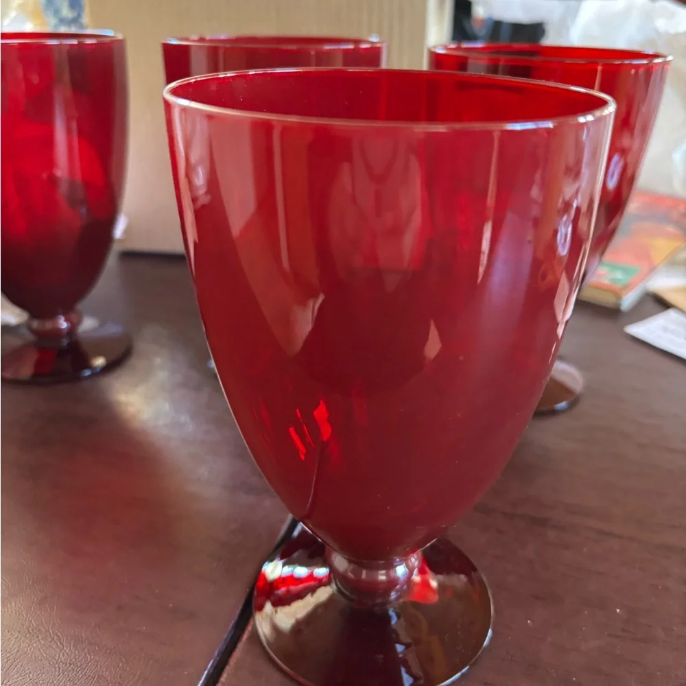 Williams Sonoma NWT set of 4 Ruby Red large stem goblet